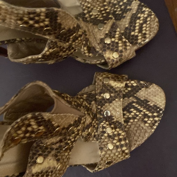 Stuart Weitzman Roccia snakeskin platform heels. Size 8.5 - Picture 6 of 7